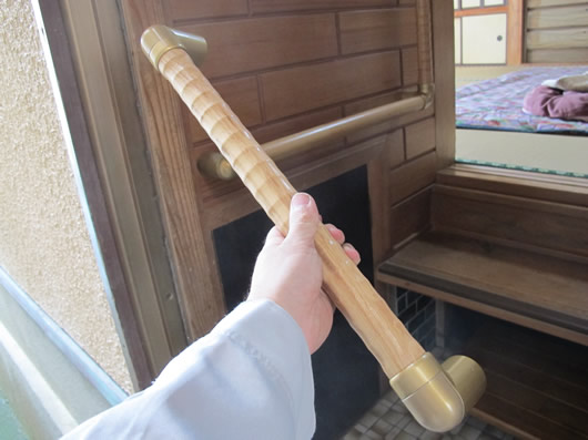 この手摺りを使用します